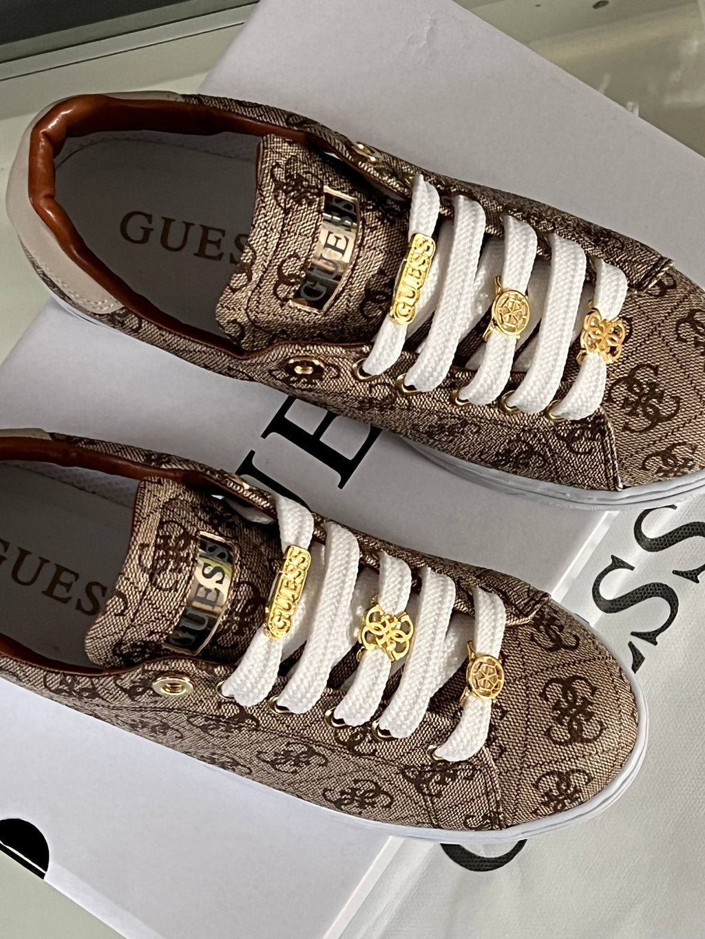 GUESS PREMİUM