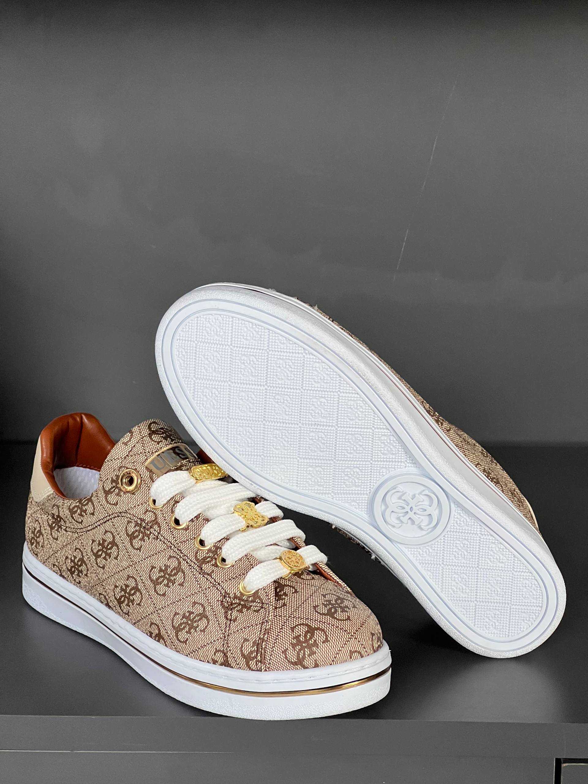 GUESS PREMİUM