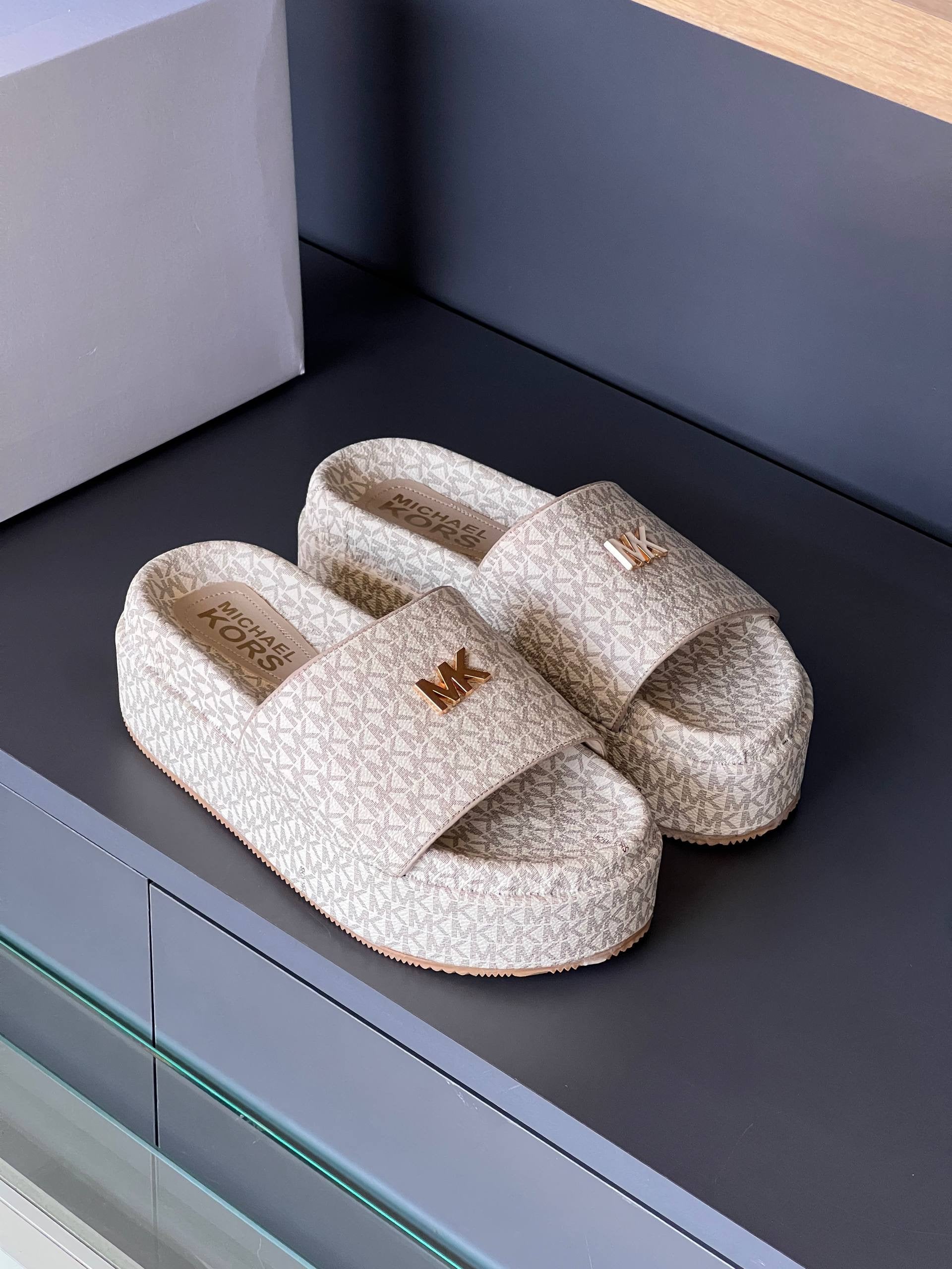 Michael Kors Slippers
