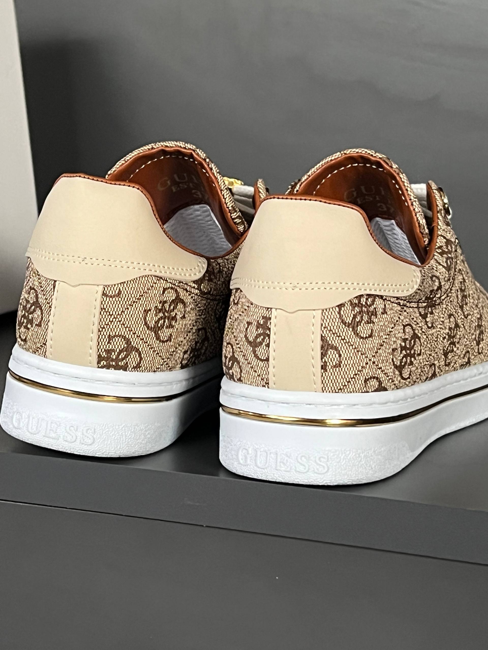 GUESS PREMİUM