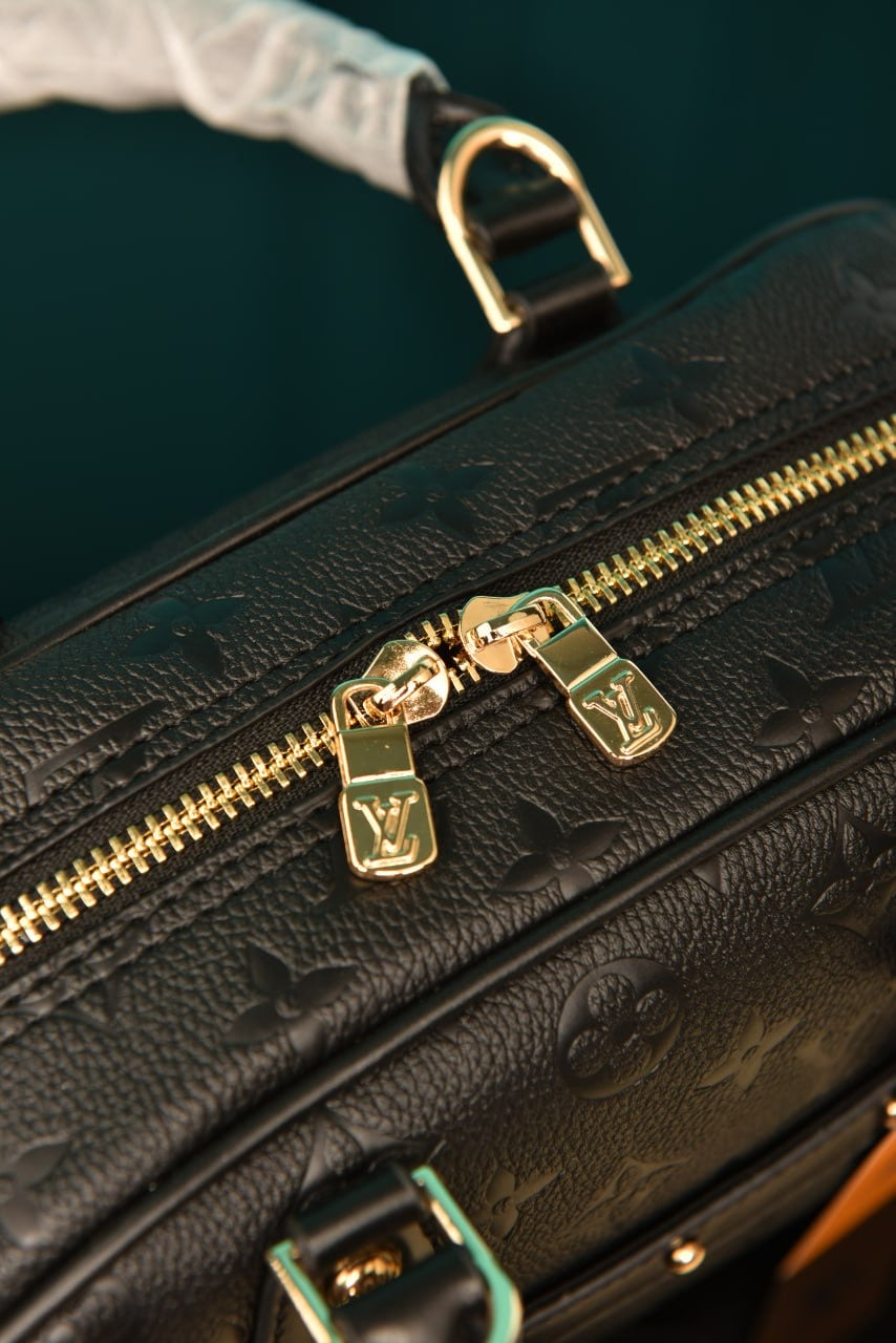 LOUIS VUITTON - Handbag East-West